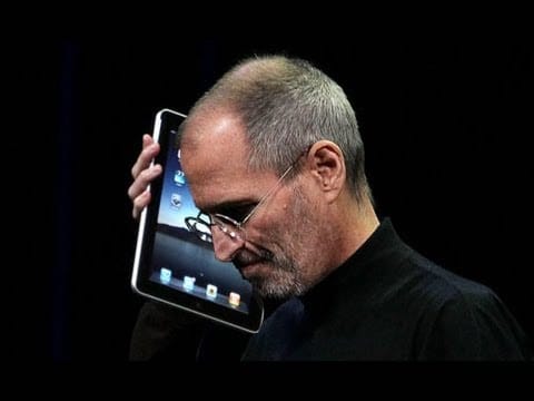 ستيف جوبز يستخدم الايباد للاتصال